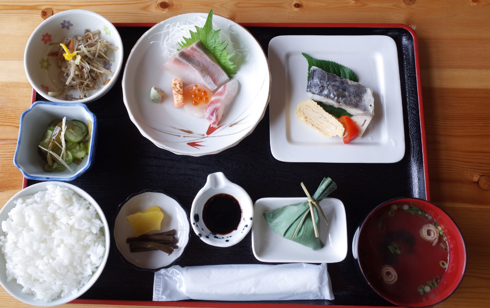 What is Teishoku (定食)? A Traditional Japanese Cuisine